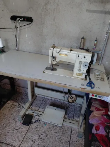 Máquina de Costura Industrial Singer - Reta e Zigue-Zague - Forte e Completa!