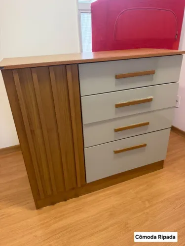 Cômoda Ripada usada - 399,90 A vista ou 12x 38,99 no cartão de crédito