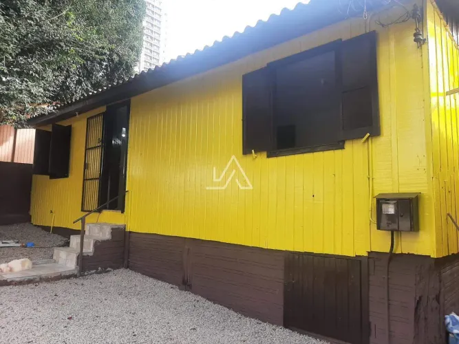 CASA DE MADEIRA NO BOQUEIRÃO