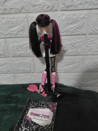 Boneca monster high Draculaura (ler descrição)
