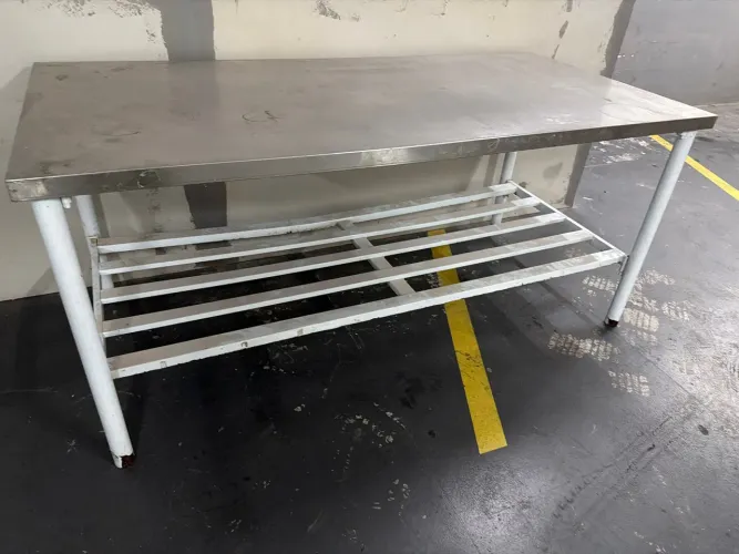Mesa tampo inox para cozinha industrial