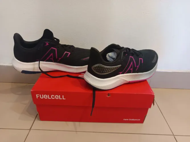 Tênis Mew Balance feminino preto