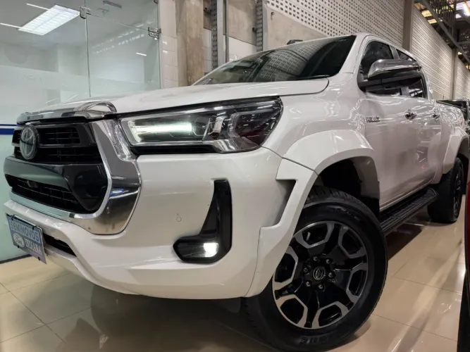 Toyota Hilux CD SRX Plus 4X4 2.8 TDI Die. Aut. 2024