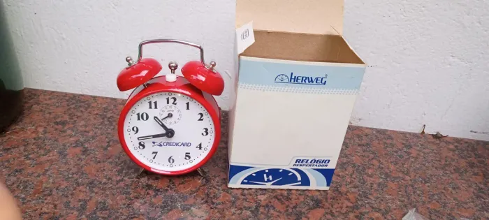 Despertador vintage vermelho