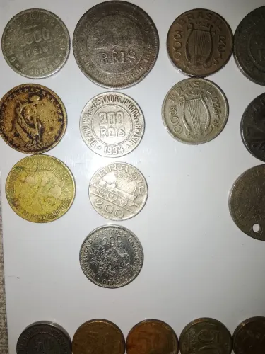 Moedas em reis e cruzeiros