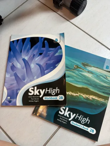 Livro de Inglês Sky High 2B com workbook e CD 