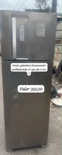 Vendo geladeira muito boa só é 220 v