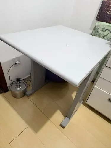 Mesa e gaveta