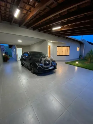 CASA TODA REFORMADA COM PLANEJADOS E QUINTAL