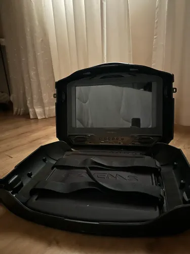 Maleta Gamer Portátil GAEMS Vanguard G190 - Tela 19" HD p/ PS5 / PS4 / Xbox / Switch