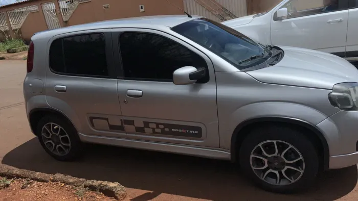 Fiat Uno Sporting 1.4 EVO Fire Flex 8V 4P 2012