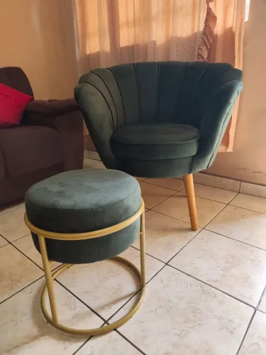 POLTRONA PÉTALA + PUFF