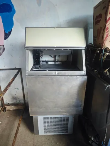 Máquina de gelo Everest egc75