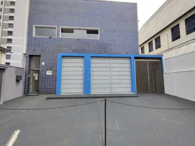 Amplo Salão Comercial no Centro de Araraquara - 14 Banheiros | 1 Cozinha | 4 Garagens | 12