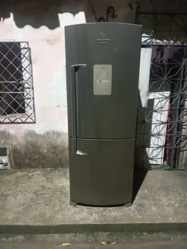 Geladeira Brastemp Frost Free com película.