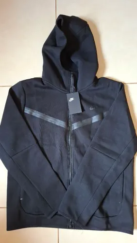 Nike Tech á venda