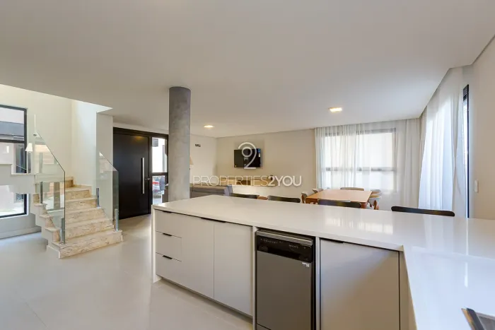 Sobrado Semimobiliado com 3 suítes e Vista panorâmica | Mercês - Curitiba