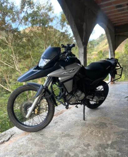 Xre 2018 verde com prata