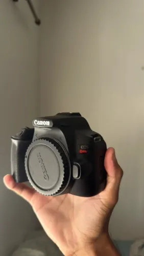 Vende se corpo Cânon SL3  bem conservada 