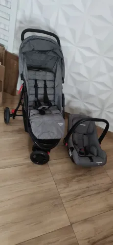 Carrinho + bebê conforto Voyage Beta