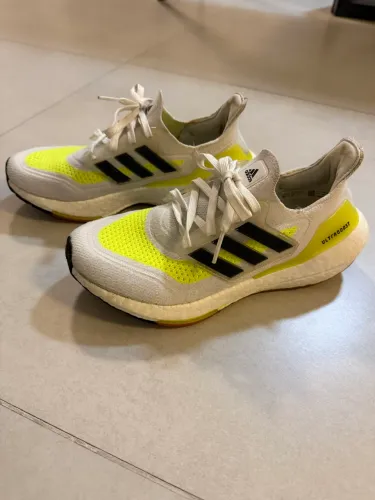 Tênis Adidas ultraboost
