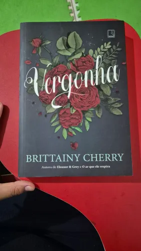 Livro Vergonha - Brittainy Cherry