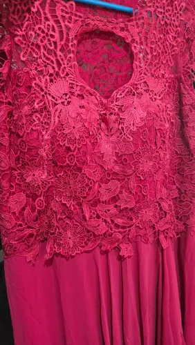 Vestido de Festa semi novo,longo com bordados ,brilho suave, lindo.