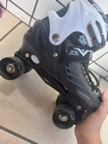 Patins 4 rodas numeração ajustável até 39
