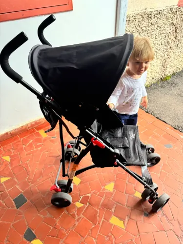 Carrinho de bebê tipo guarda chuva