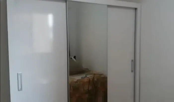 Guarda-Roupa de casal 3 Portas de Correr com Espelho Branco