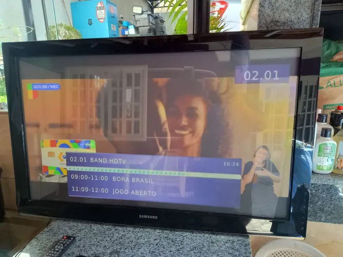 Vendo tv Samsung 42 polegadas de plasma com controle. LEIA bem o anúncio.