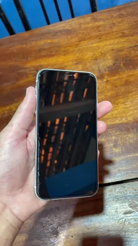 Vende iPhone XR somente com o fundo quebrado 