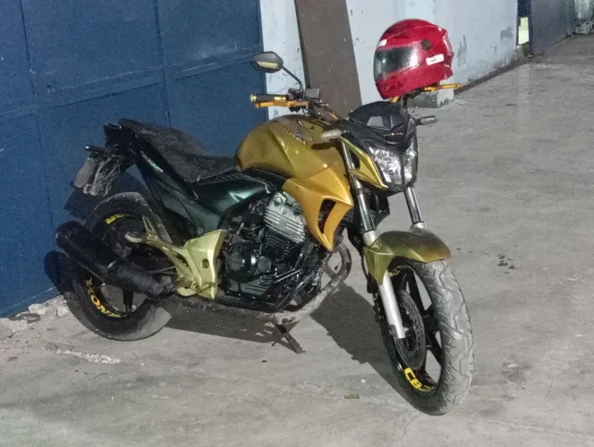 *Cb 300r pra vender e trocar por carro atrasado ou moto de menor cilindrada