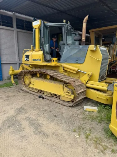 Trator de esteira Komatsu D61 