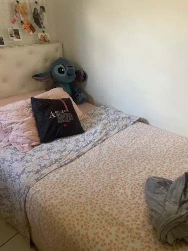 Vende-Se colchão e cabeceira de viúva