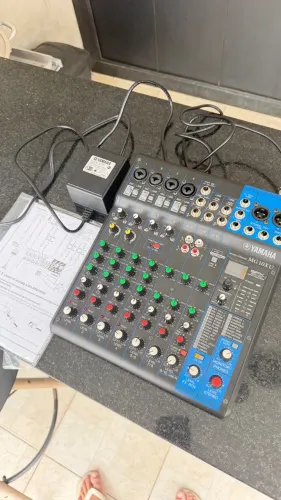 Yamaha MG10XU + cabos XLR e P10.