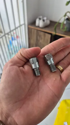 Adaptador, encaixe rosca invertida Retrovisor Yamaha