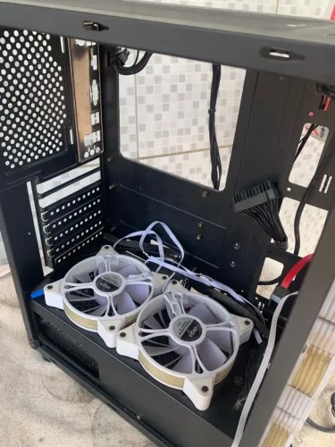 Gabinete gamer com fonte MSI 650w 80Plus e 5 fans