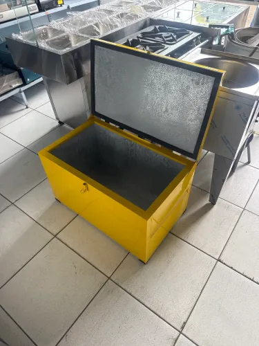 Caixa térmica amarela 130 L INNAL