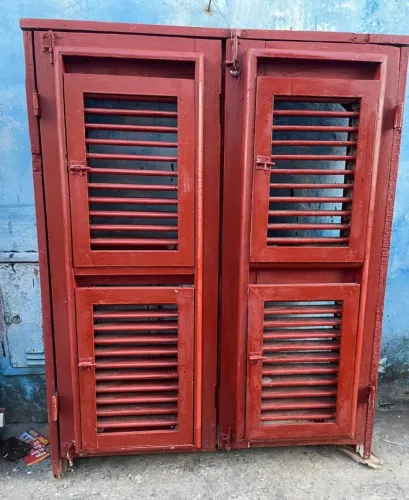 Janela de Madeira veneziana <br>R$ 249,00