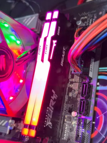 Memória Kingston Fury RGB dois pente de 8GB cada DDR5 5200MHZ <br>Valor venda R$ 1750.00