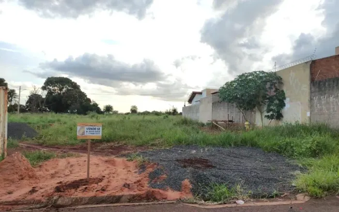 Campo Grande - Terreno Padrão - São Francisco