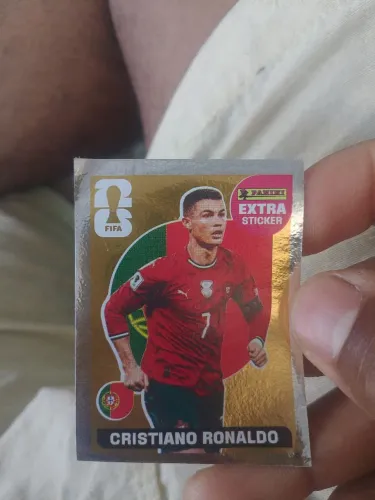 FIGURINHA CR7 DOURADA/PRATA