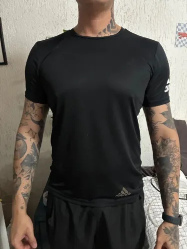 camiseta adidas own the run basic masculina tamanho p