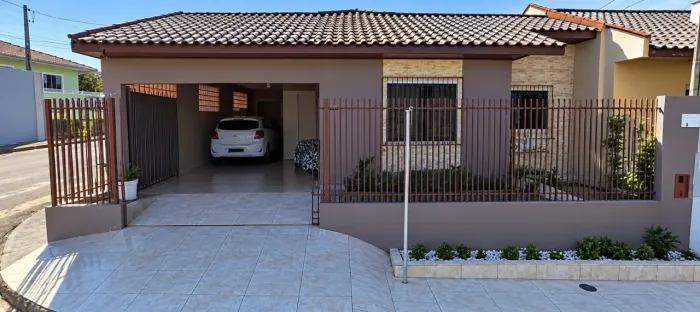 CASA À VENDA EM CASTRO