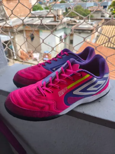 Chuteira society Umbro Pro Bump