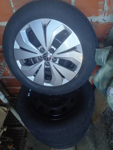 rodas e calotas vw 16 novas e 4 pneus meia vida