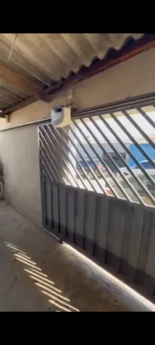 Portão de correr com portão social embutido