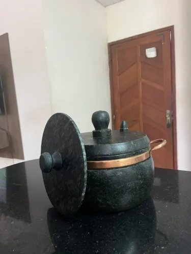 Vendo Panela de Pressão de Pedra Sabão, capacidade 4lt.