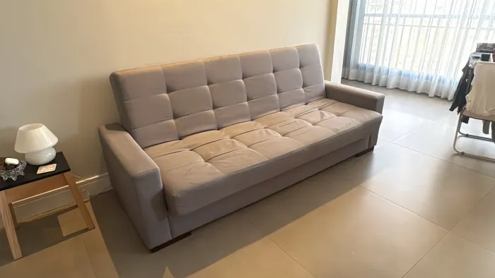 Sofá 3 lugares de linho cinza!! Moderno, super conservado, impermeabilizado há 3 meses.